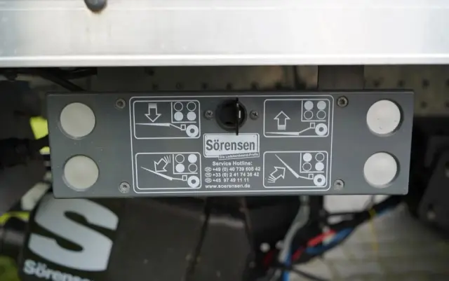 IVECO DAILY 35-160 / KONTENER 4,2 M    / WINDA  / BLIŹNIAK   DMC: 3500 KG /  2022 