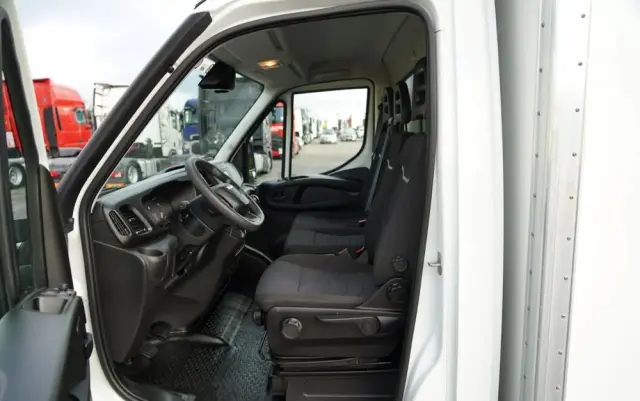 IVECO DAILY 35-160 / KONTENER 4,2 M    / WINDA  / BLIŹNIAK   DMC: 3500 KG /  2022 