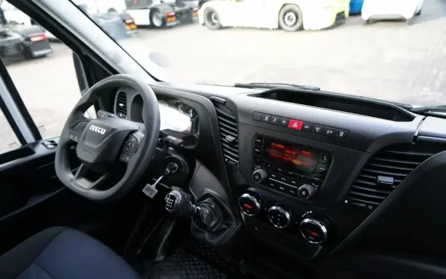 IVECO DAILY 35-160 / KONTENER 4,2 M    / WINDA  / BLIŹNIAK   DMC: 3500 KG /  2022 