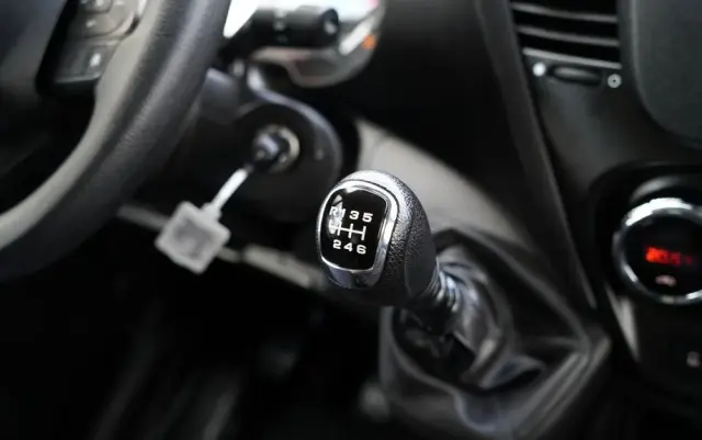 IVECO DAILY 35-160 / KONTENER 4,2 M    / WINDA  / BLIŹNIAK   DMC: 3500 KG /  2022 