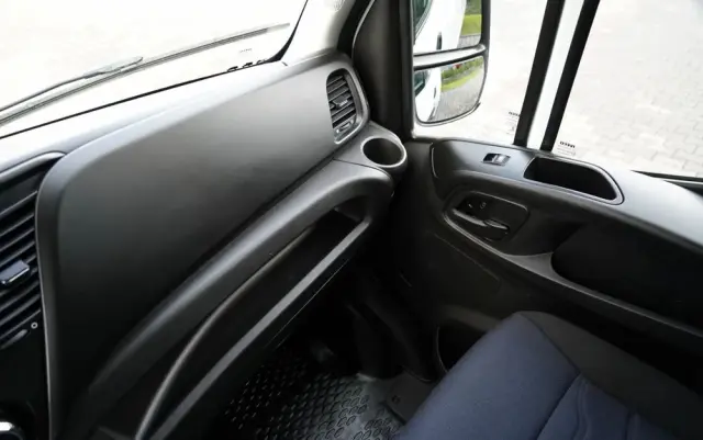 IVECO DAILY 35-160 / KONTENER 4,2 M    / WINDA  / BLIŹNIAK   DMC: 3500 KG /  2022 