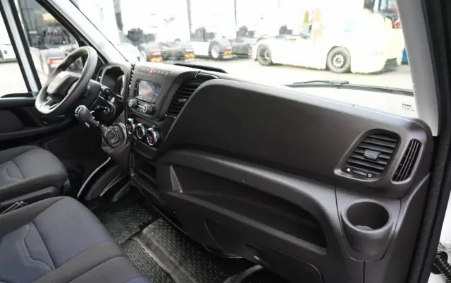 IVECO DAILY 35-160 / KONTENER 4,2 M    / WINDA  / BLIŹNIAK   DMC: 3500 KG /  2022 