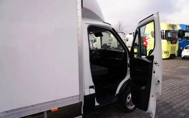 IVECO DAILY 35-160 / KONTENER 4,2 M    / WINDA  / BLIŹNIAK   DMC: 3500 KG /  2022 