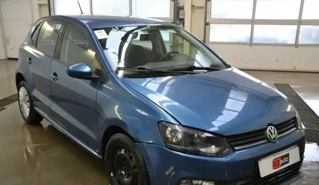 VOLKSWAGEN Polo 