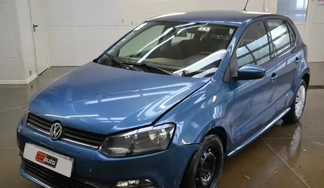 VOLKSWAGEN Polo 
