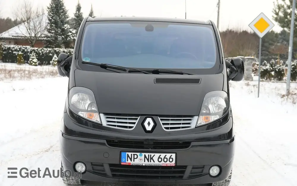 RENAULT Trafic FAP Grand Passenger Black Edition