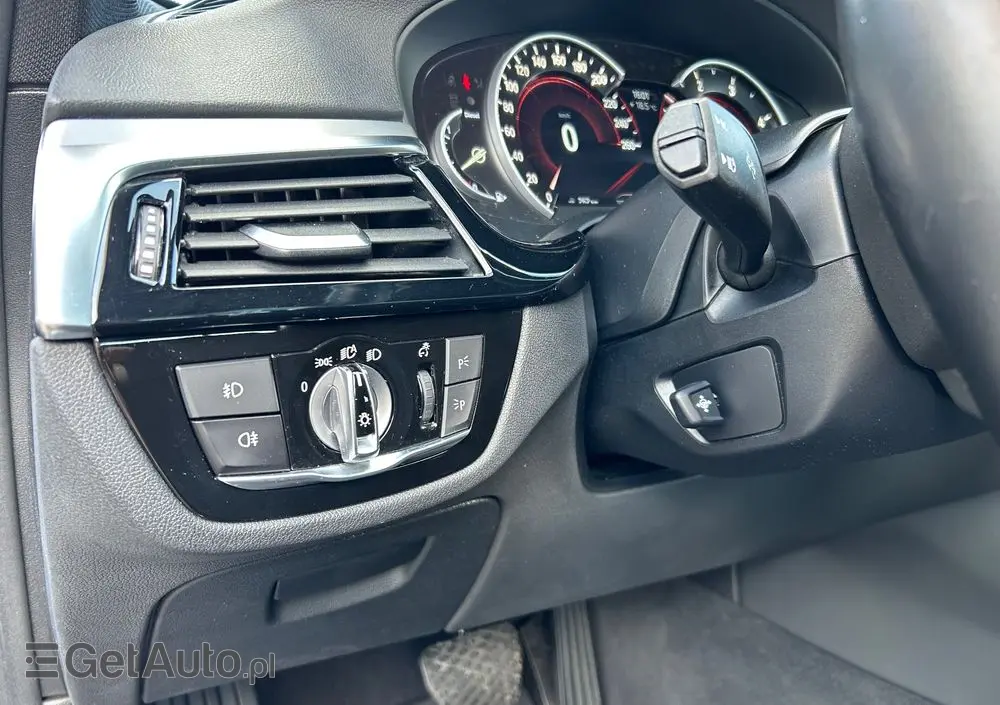 BMW Seria 5 520d Luxury Line