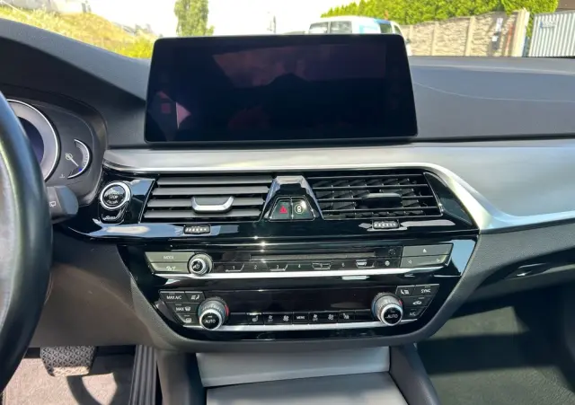 BMW Seria 5 520d Luxury Line