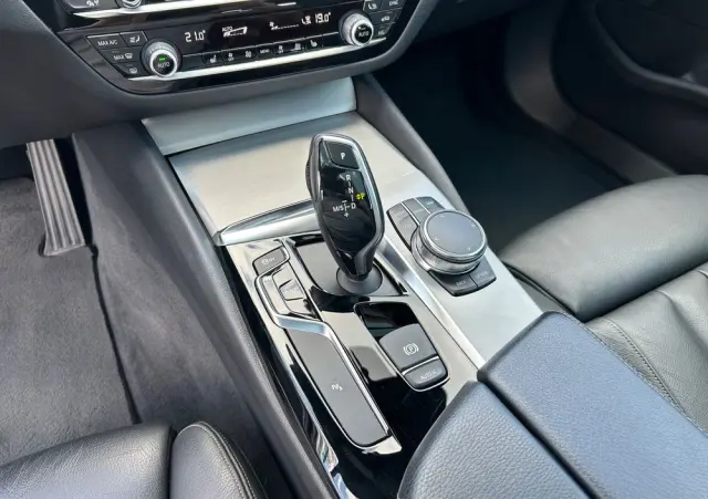 BMW Seria 5 520d Luxury Line