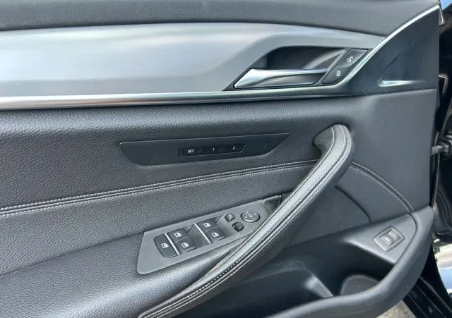 BMW Seria 5 520d Luxury Line