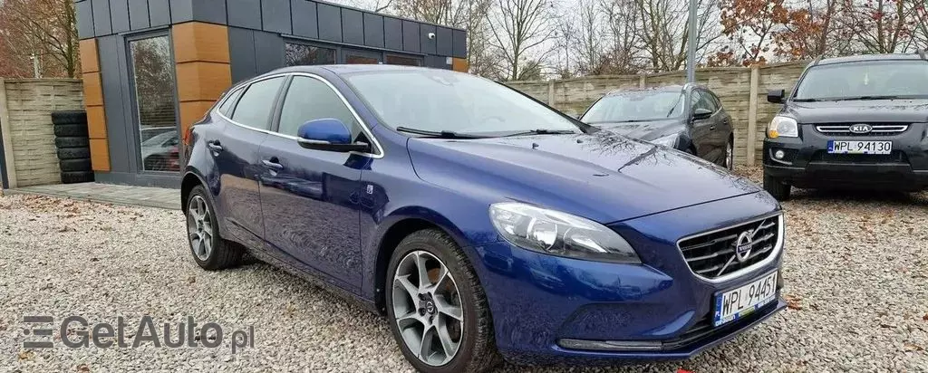VOLVO V40 