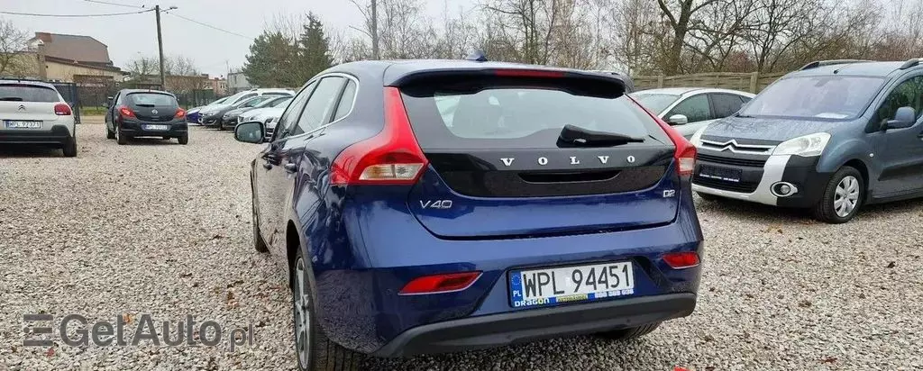 VOLVO V40 