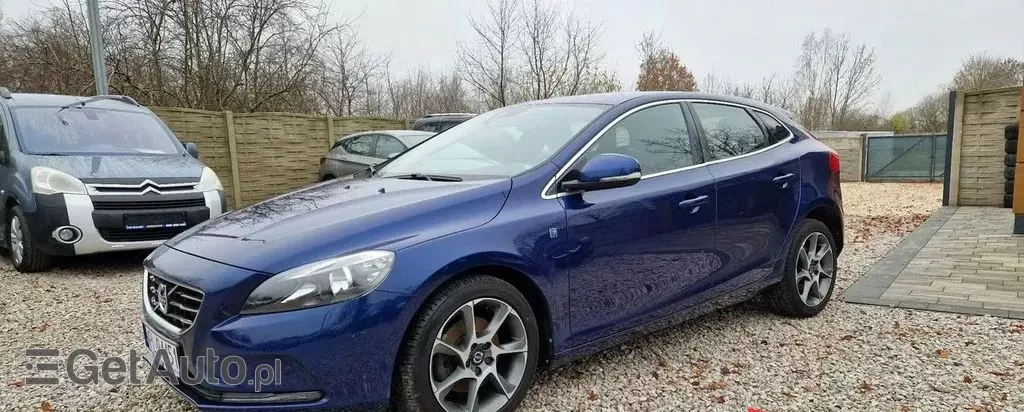 VOLVO V40 