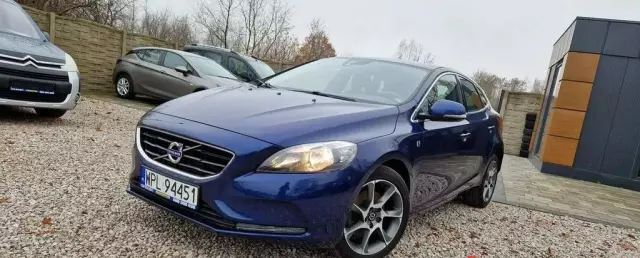 VOLVO V40 