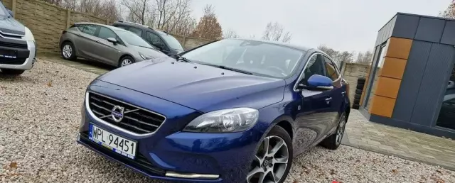 VOLVO V40 