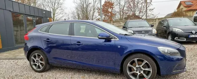 VOLVO V40 