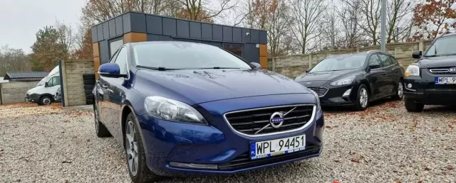 VOLVO V40 