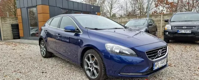 VOLVO V40 