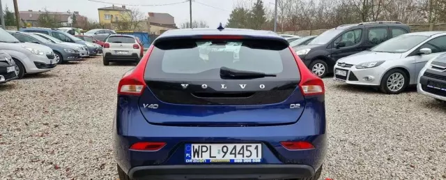 VOLVO V40 
