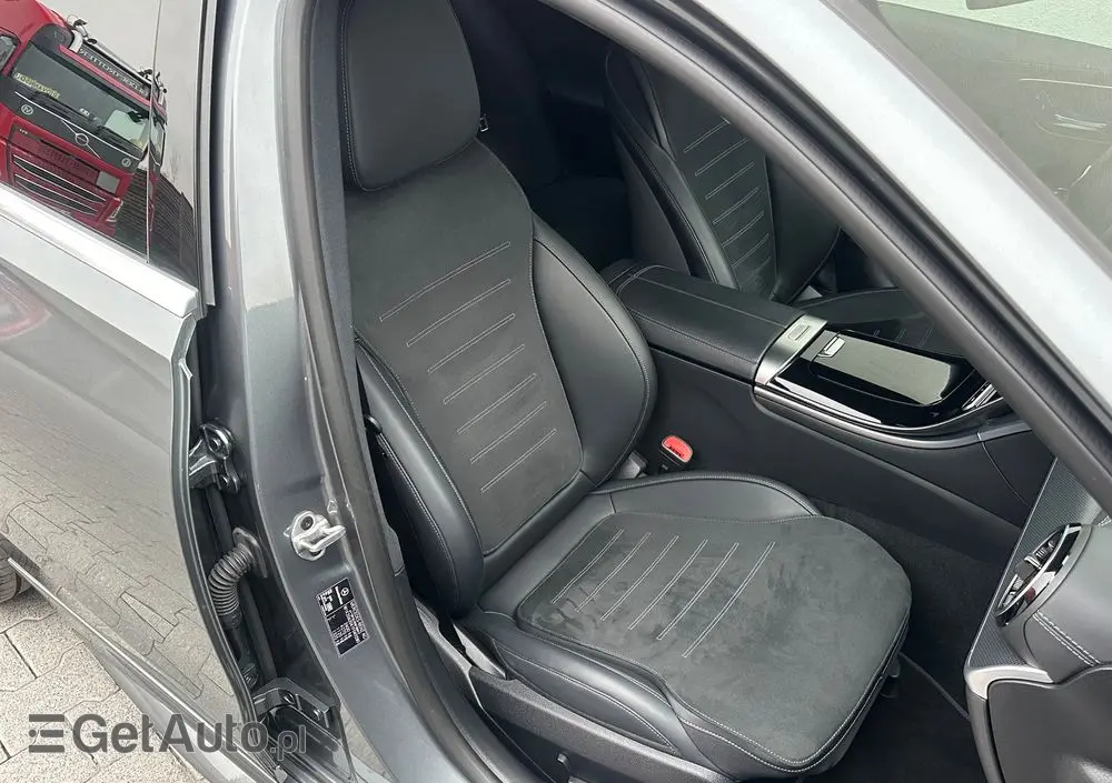 MERCEDES-BENZ Klasa C 220 d 9G-TRONIC AMG Line