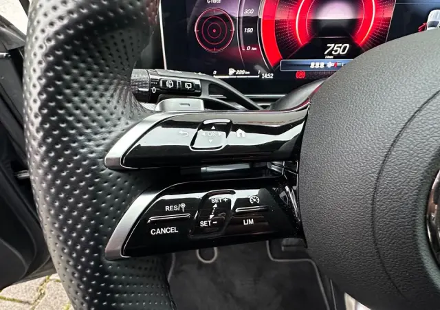 MERCEDES-BENZ Klasa C 220 d 9G-TRONIC AMG Line