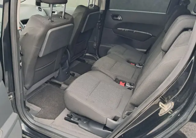 PEUGEOT 5008 1.6 HDi Active