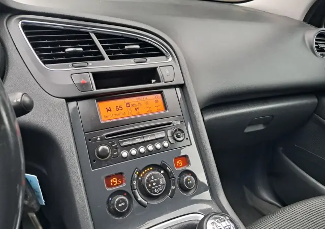 PEUGEOT 5008 1.6 HDi Active