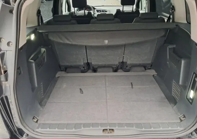 PEUGEOT 5008 1.6 HDi Active