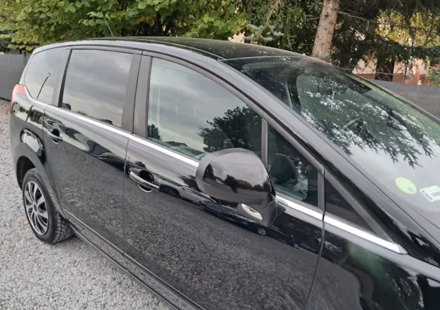 PEUGEOT 5008 1.6 HDi Active