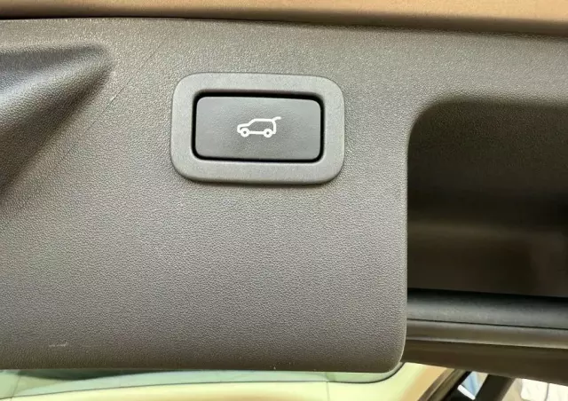 LAND ROVER Discovery Sport 2.0 TD4 HSE Luxury