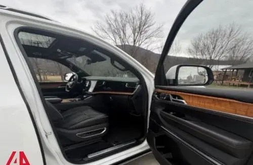 JEEP Grand Wagoneer 