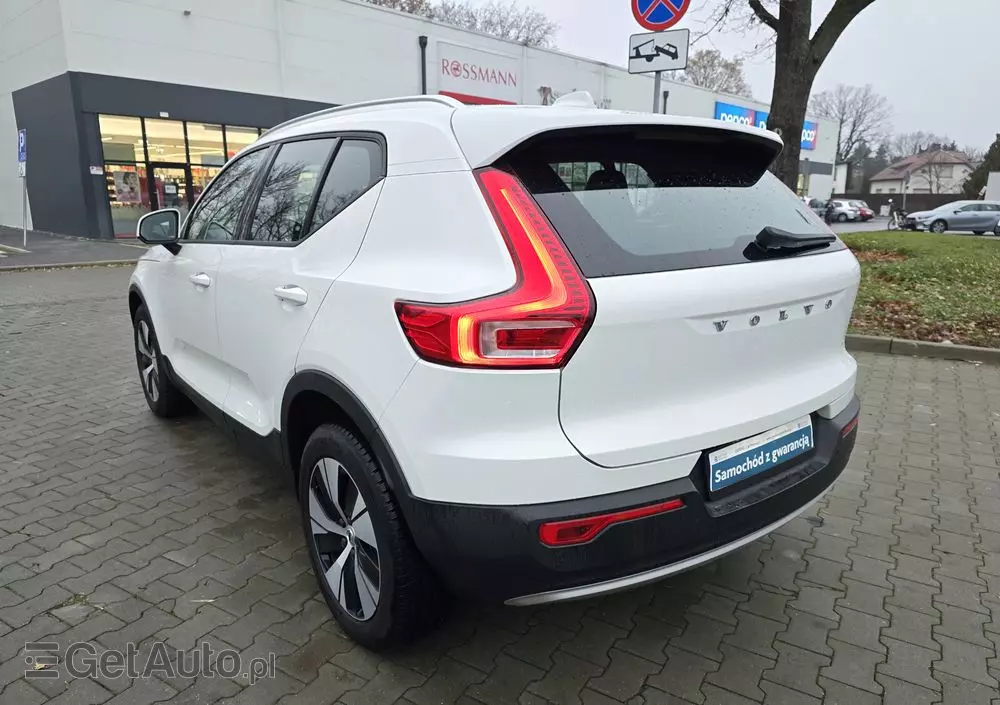 VOLVO XC 40 D4 AWD Momentum
