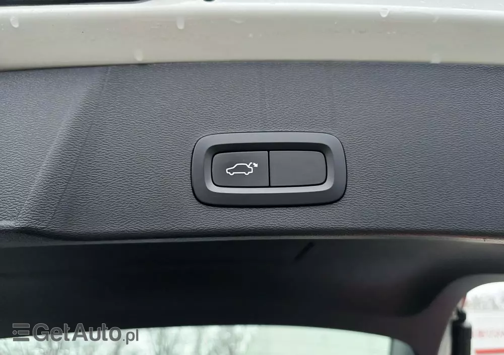 VOLVO XC 40 D4 AWD Momentum