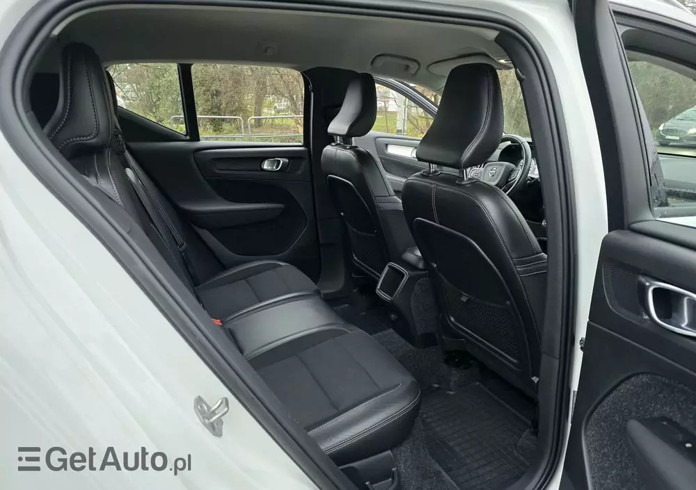 VOLVO XC 40 D4 AWD Momentum