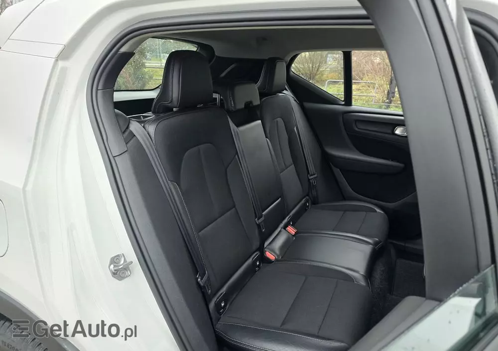 VOLVO XC 40 D4 AWD Momentum