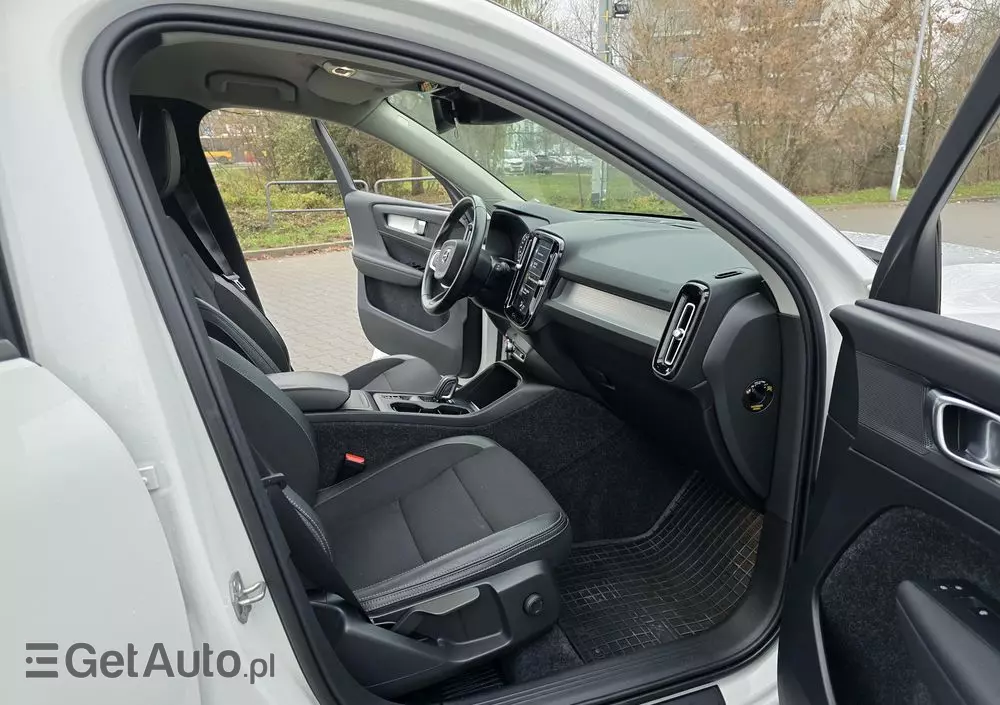 VOLVO XC 40 D4 AWD Momentum