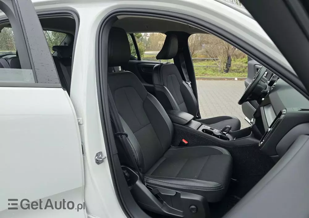 VOLVO XC 40 D4 AWD Momentum