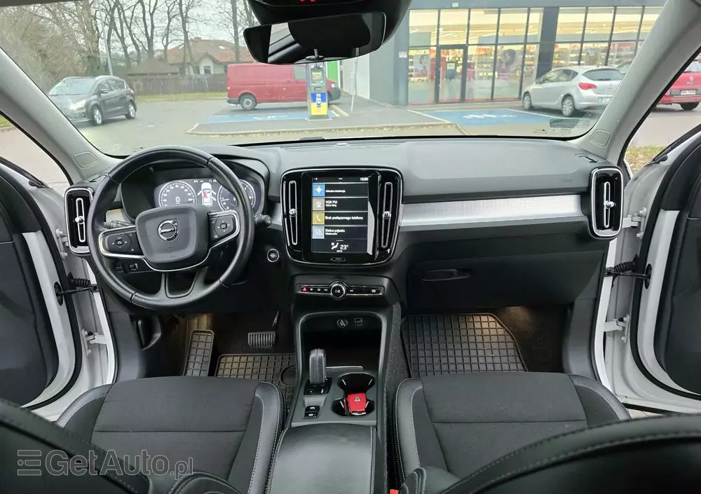 VOLVO XC 40 D4 AWD Momentum