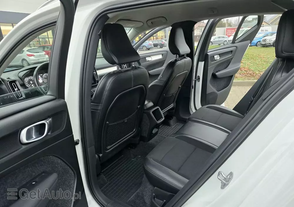 VOLVO XC 40 D4 AWD Momentum