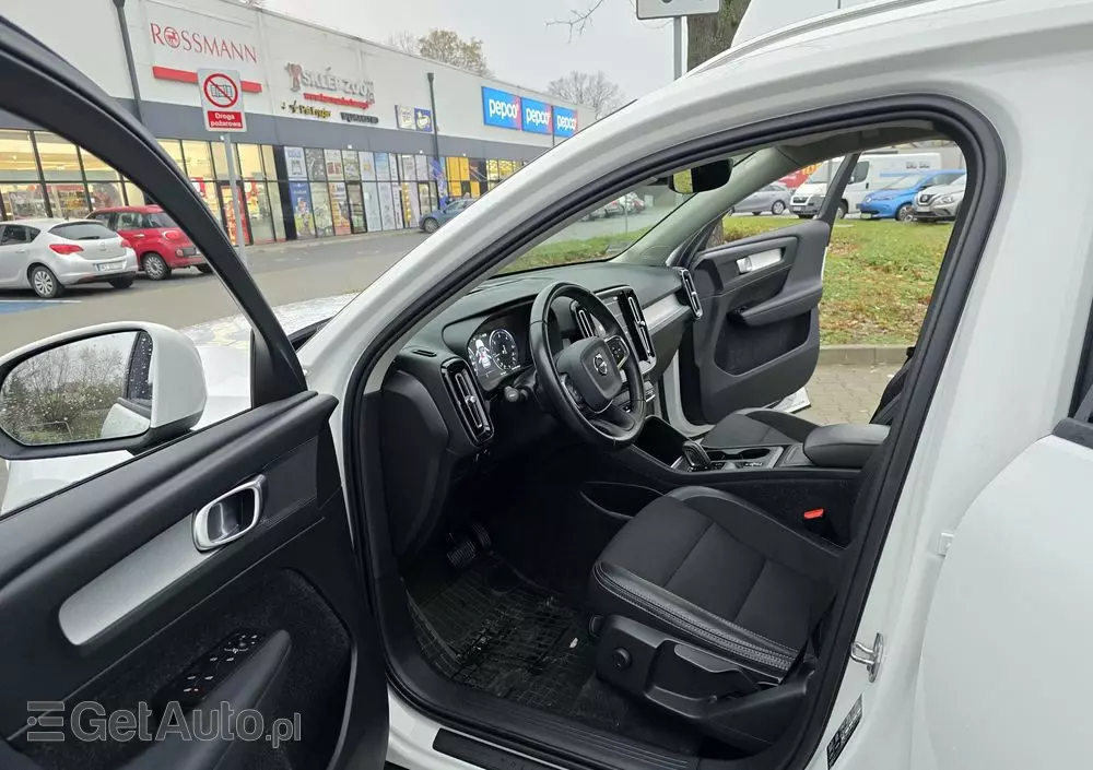 VOLVO XC 40 D4 AWD Momentum