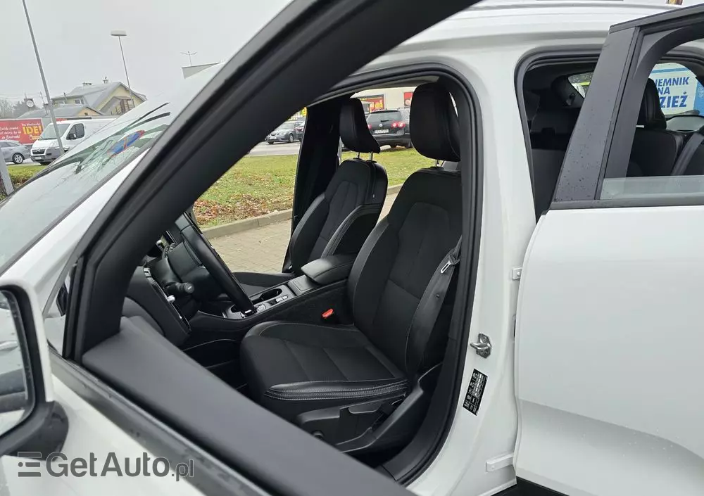 VOLVO XC 40 D4 AWD Momentum
