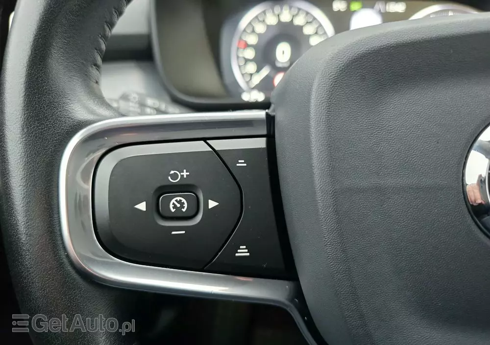 VOLVO XC 40 D4 AWD Momentum