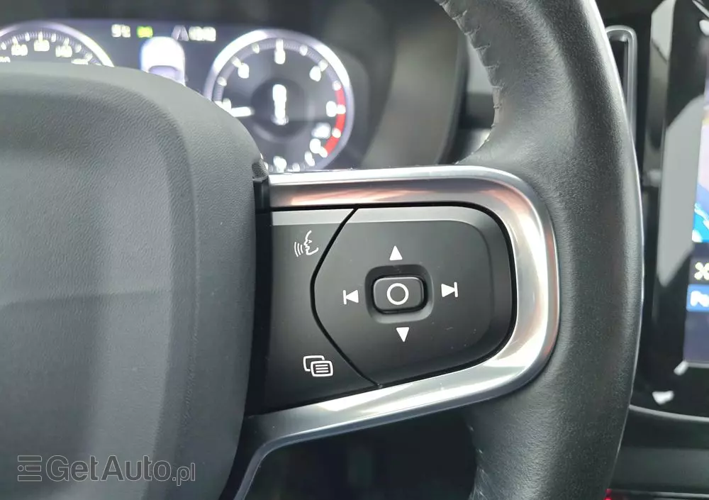 VOLVO XC 40 D4 AWD Momentum