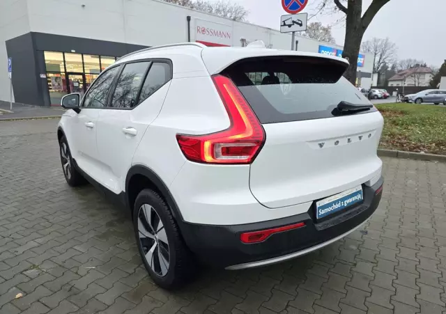 VOLVO XC 40 D4 AWD Momentum