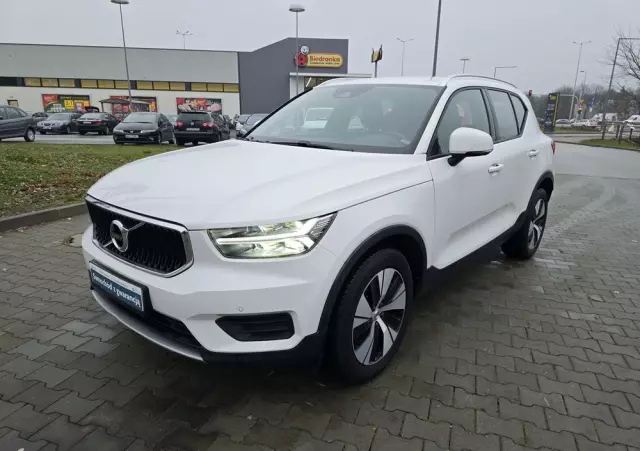 VOLVO XC 40 D4 AWD Momentum