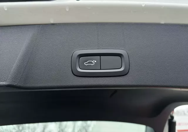 VOLVO XC 40 D4 AWD Momentum