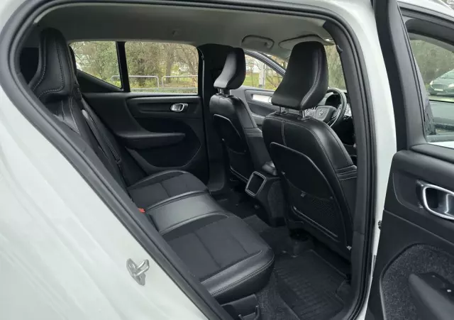 VOLVO XC 40 D4 AWD Momentum