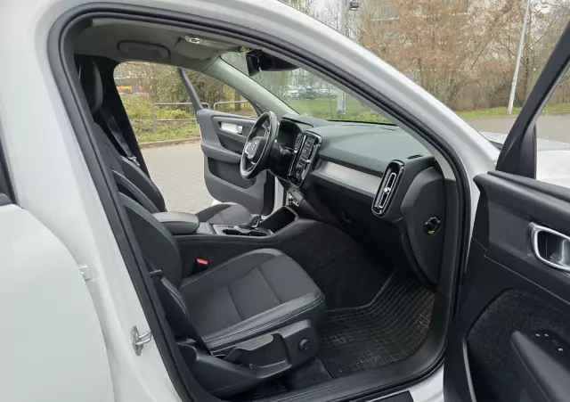 VOLVO XC 40 D4 AWD Momentum