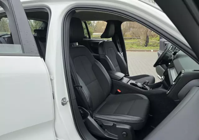 VOLVO XC 40 D4 AWD Momentum