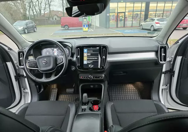 VOLVO XC 40 D4 AWD Momentum